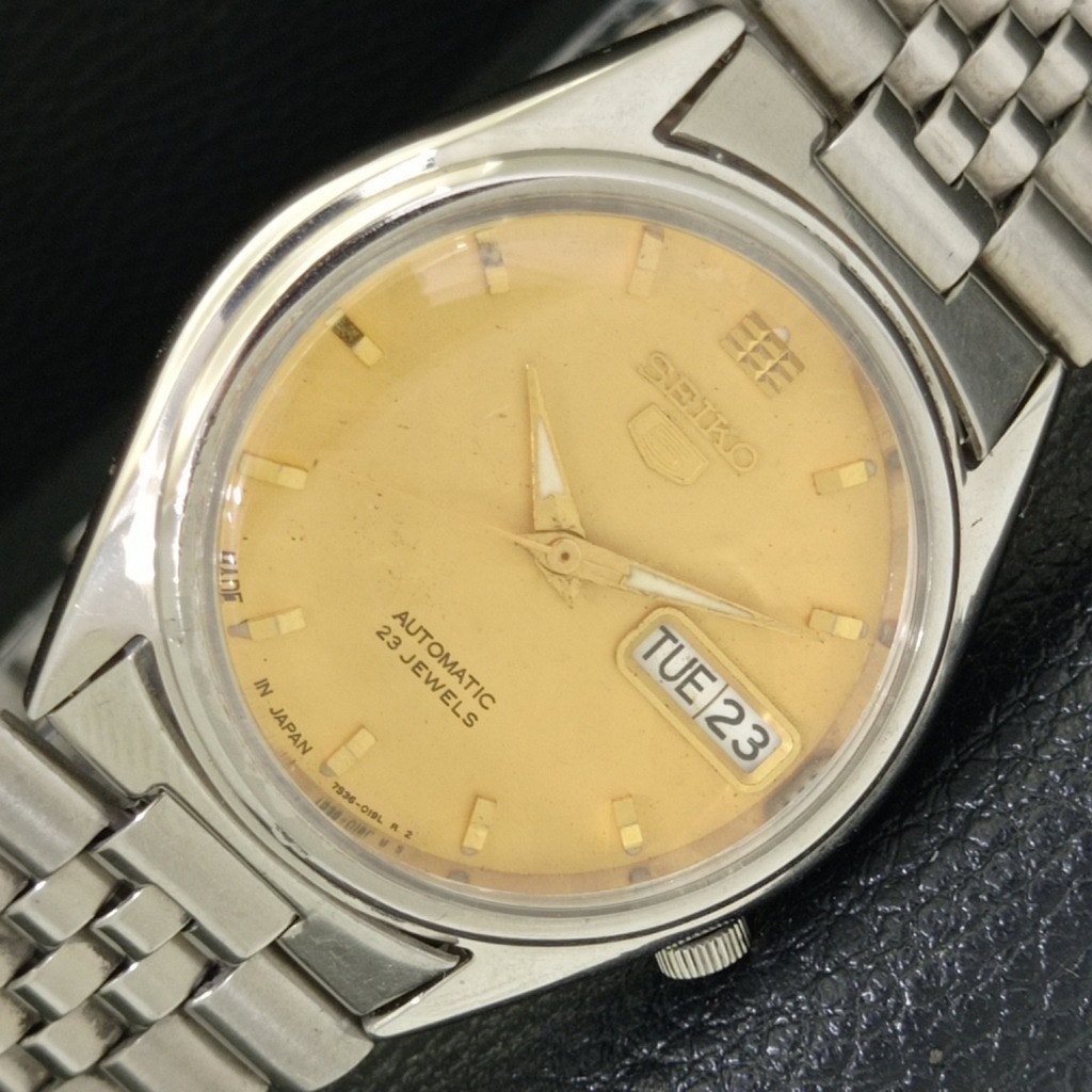 Vintage 1975 Seiko Automatic Mens Silver Watch WDaydate  Gold Accents
